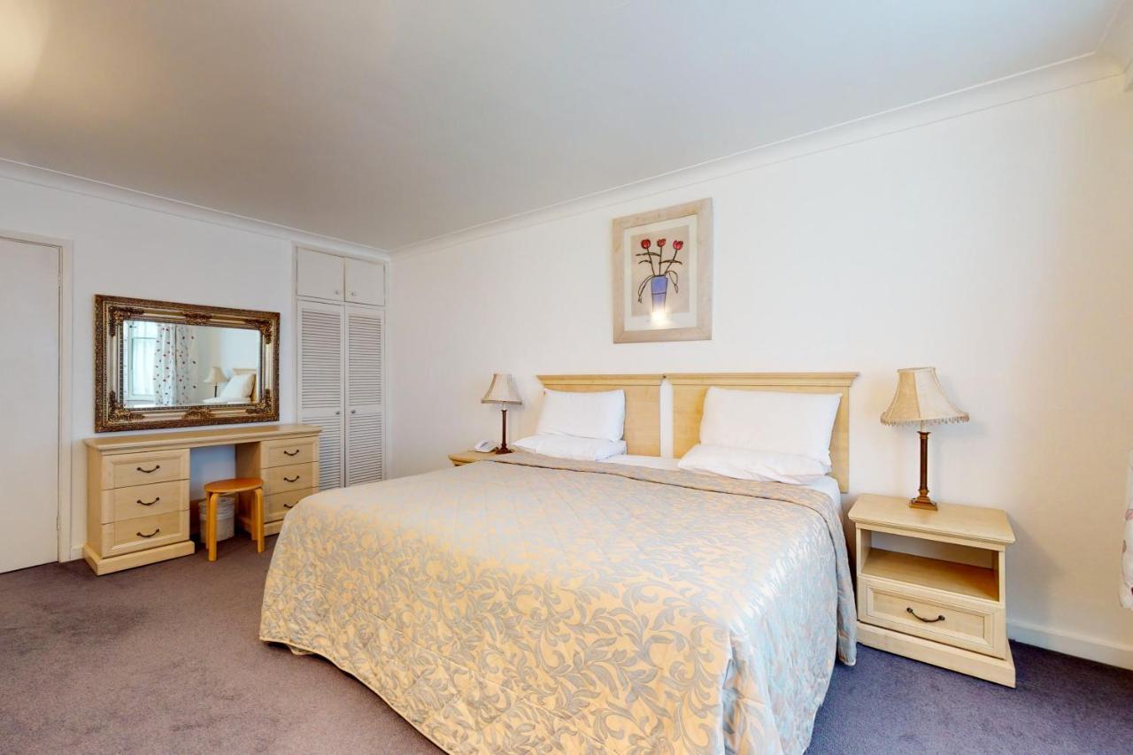 Hertford Court 3*