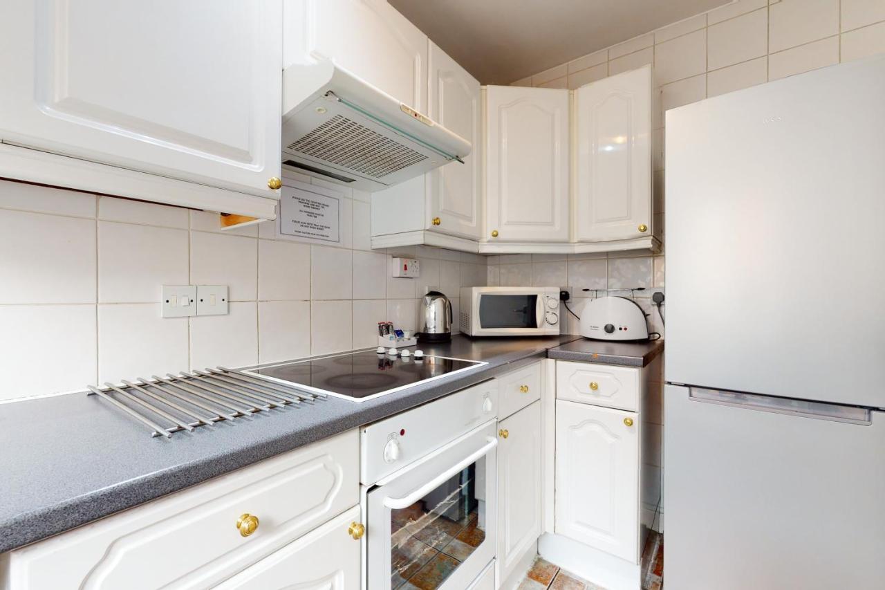 Hertford Court 3* London