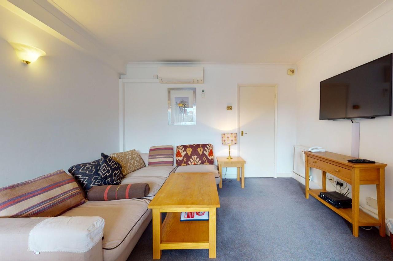 Hertford Court 3*