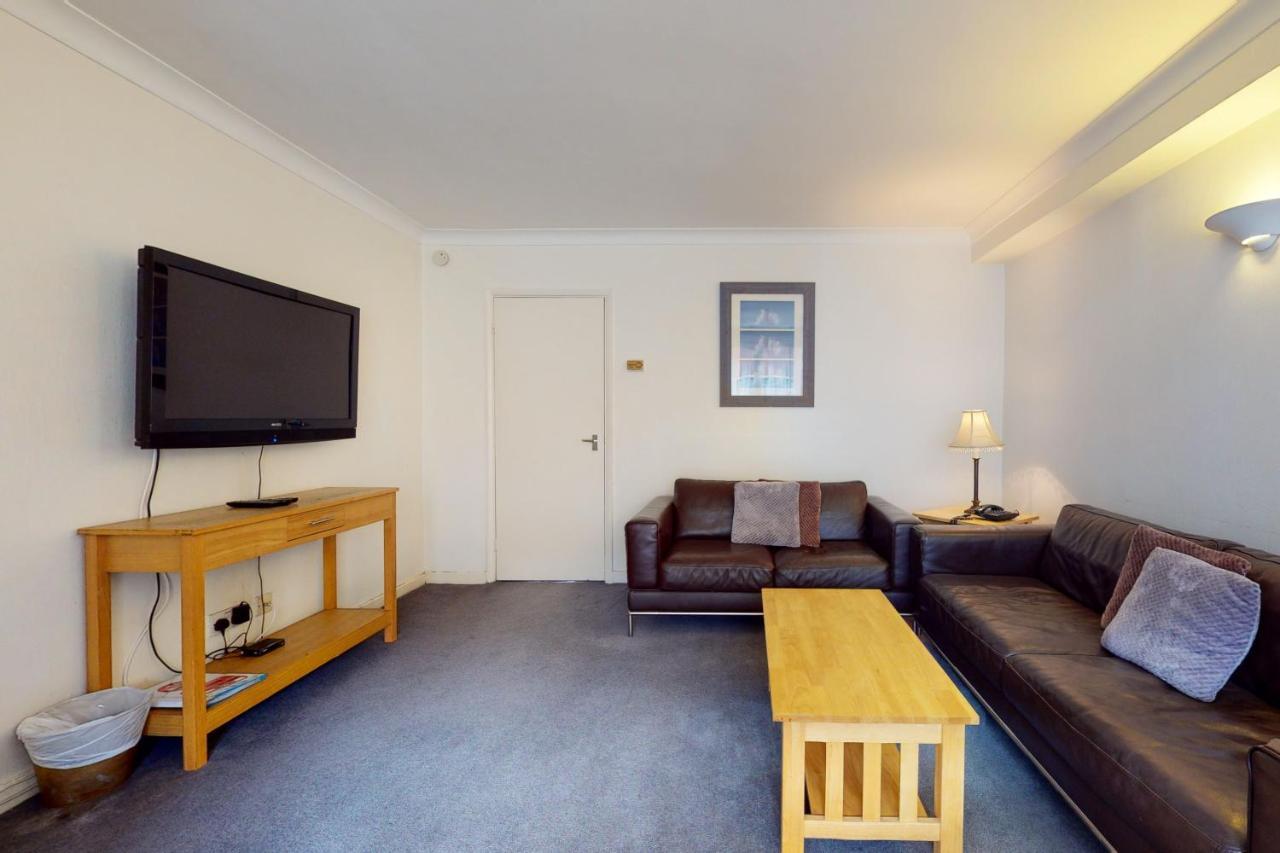 Hertford Court 3* London