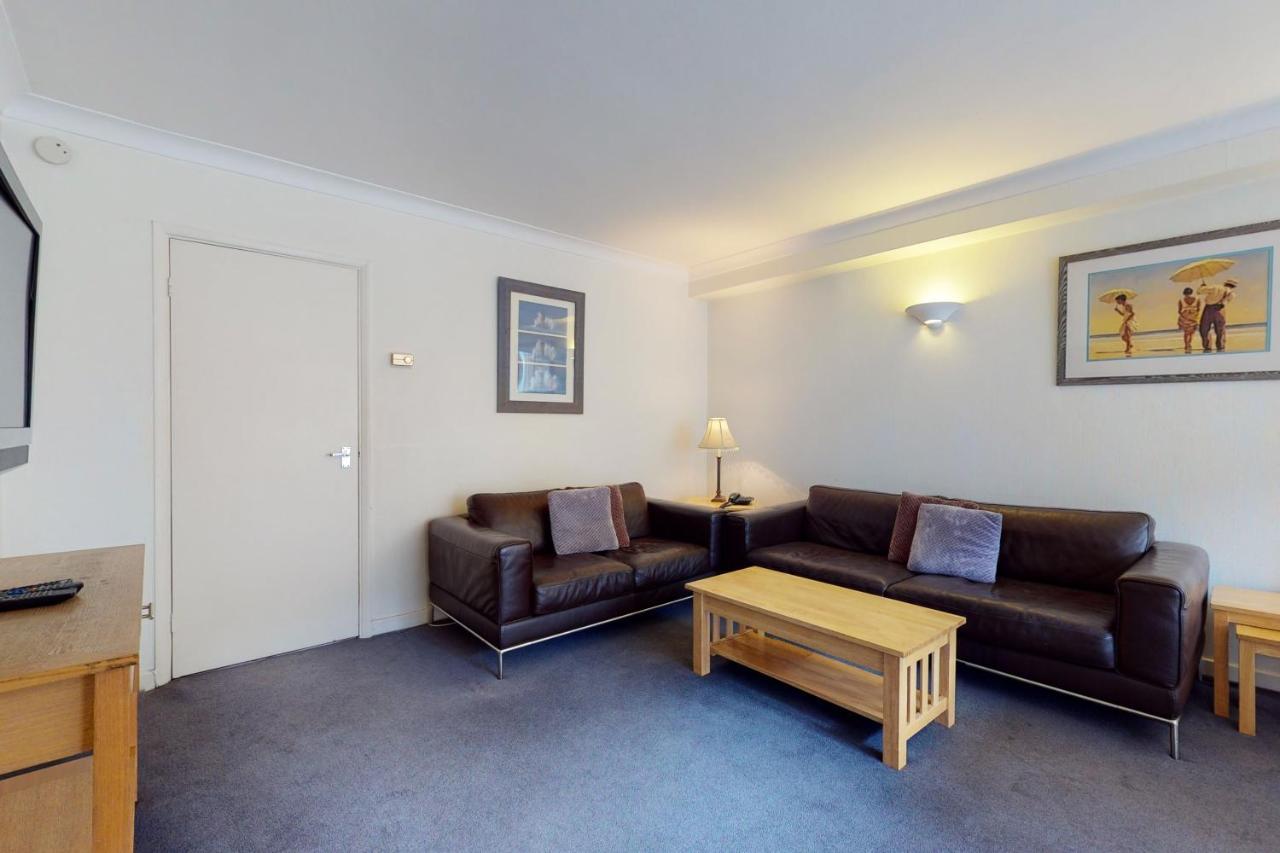 Hertford Court 3* London