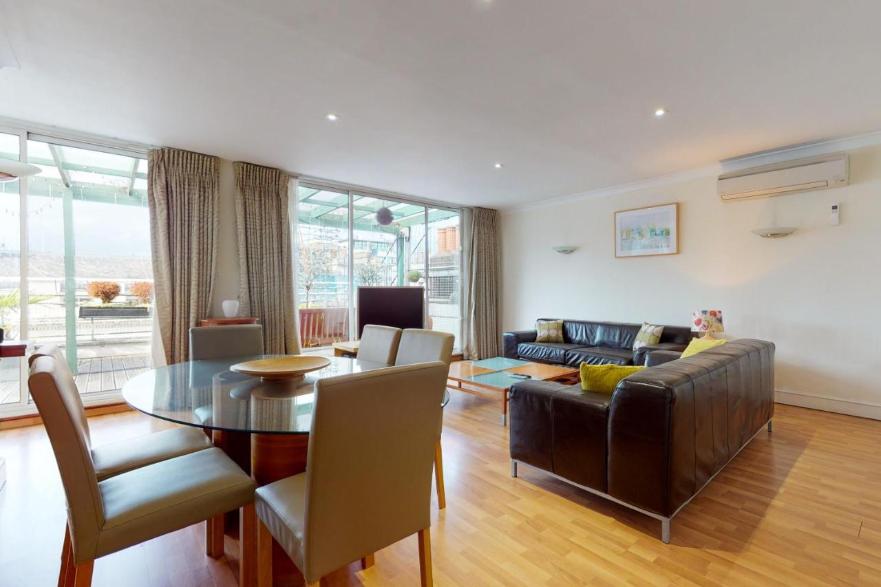 Hertford Court 3* London