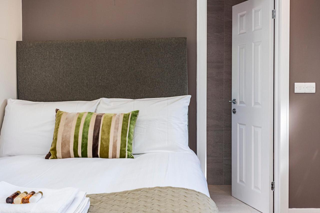 South Woodford 2 Bed En-suite House Leilighet