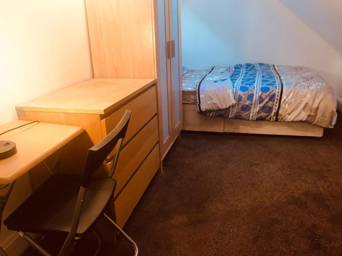 Guest house Galsworthy Avenue London