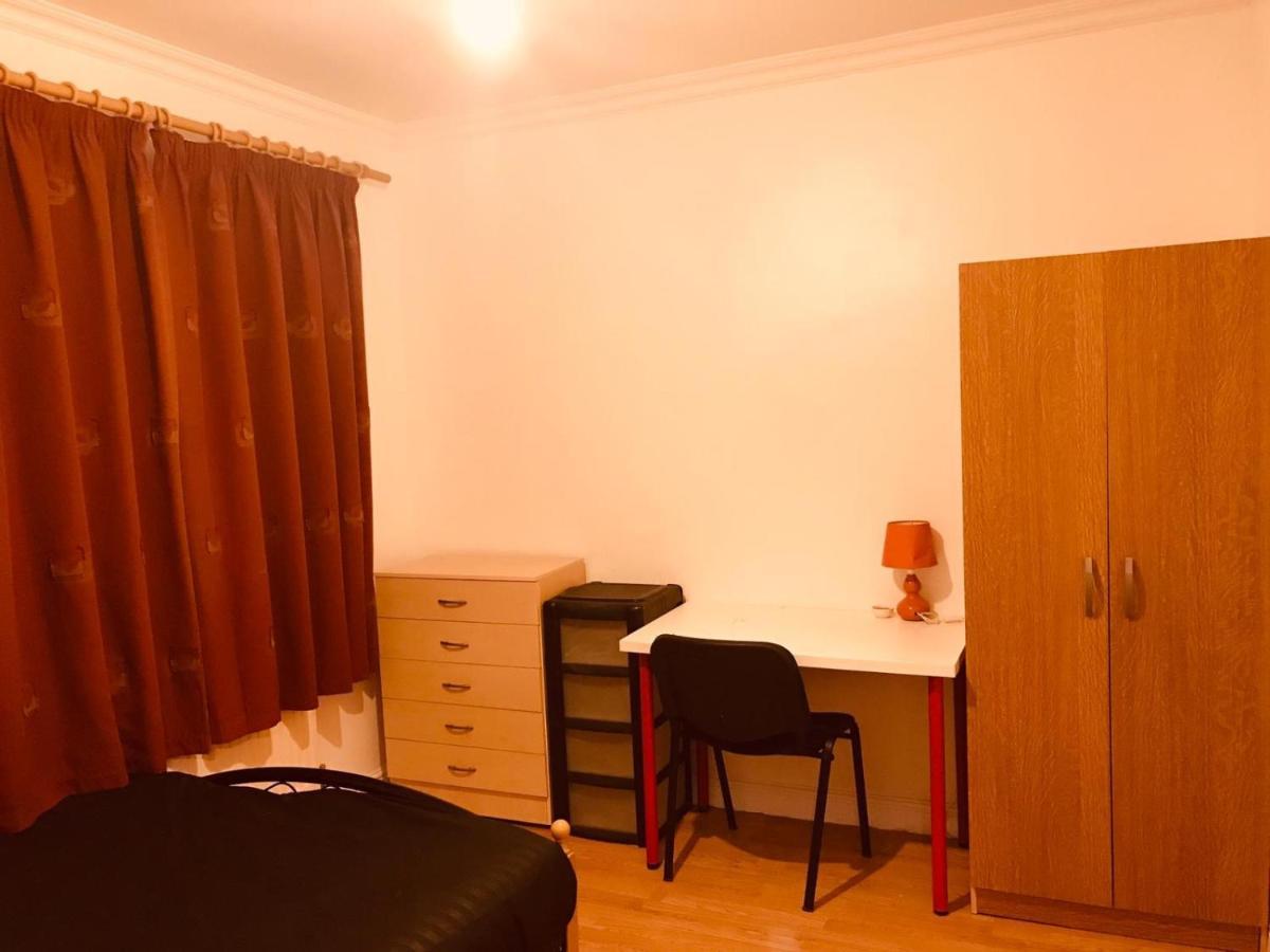Guest house Galsworthy Avenue London