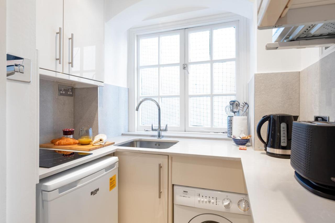 Capital Sloane Street With Balcony Apartment