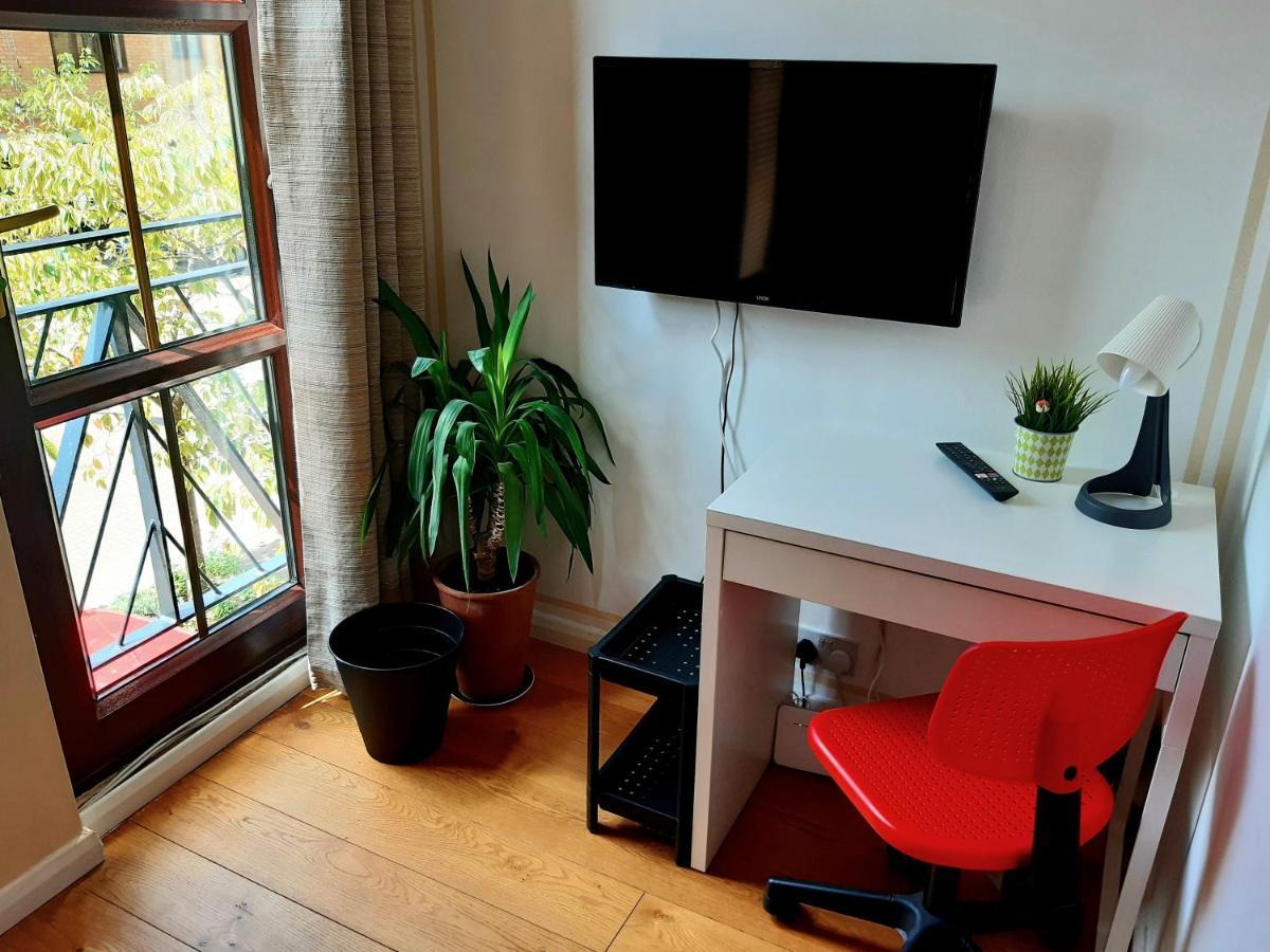 With En-suite And Free Parking Gjestgiverier 3*