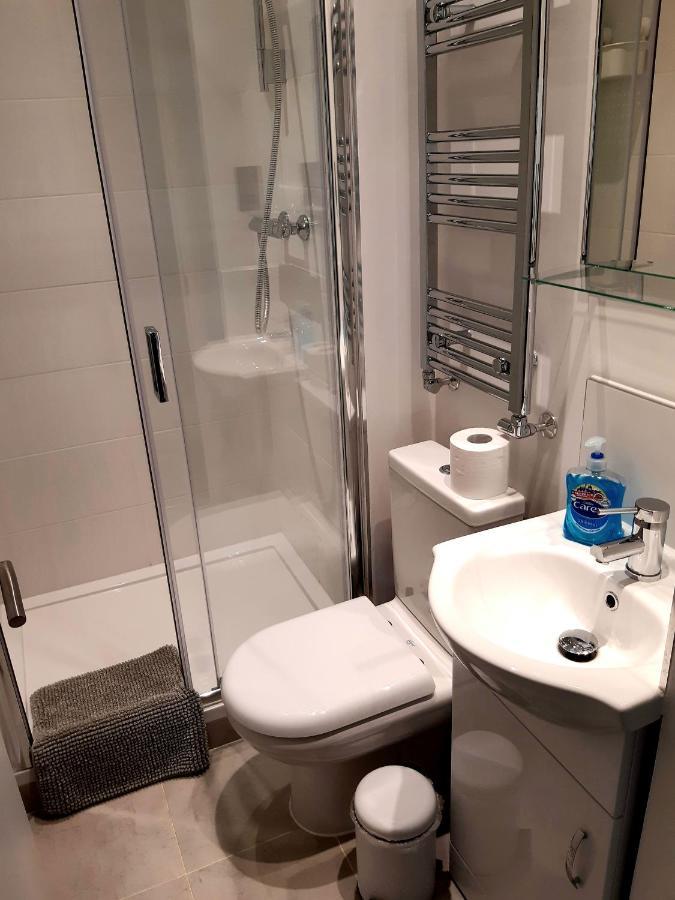 With En-suite And Free Parking Gjestgiverier