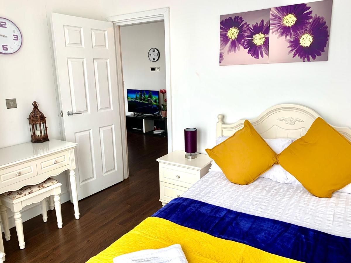 2-bedrooms Modern Next To Velodrome, Lounge, Balcony, Parking, Abba London