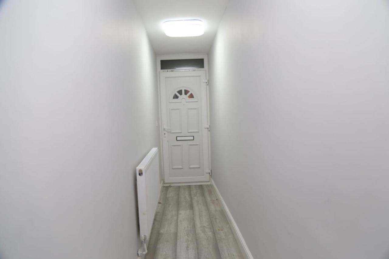 Budget 4-bed House In Woolwich London