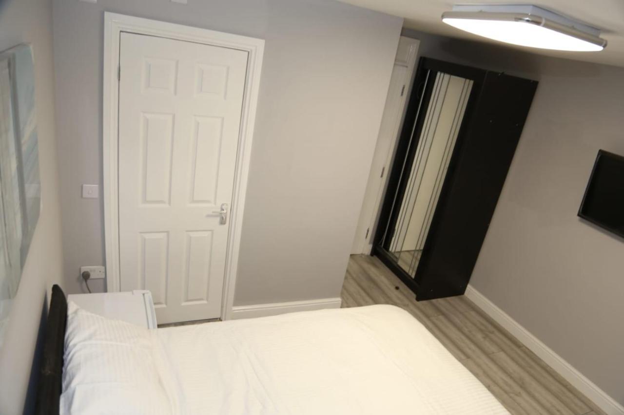 Budget 4-bed House In Woolwich Holiday home London