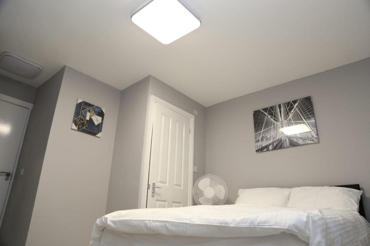 Budget 4-bed House In Woolwich * London