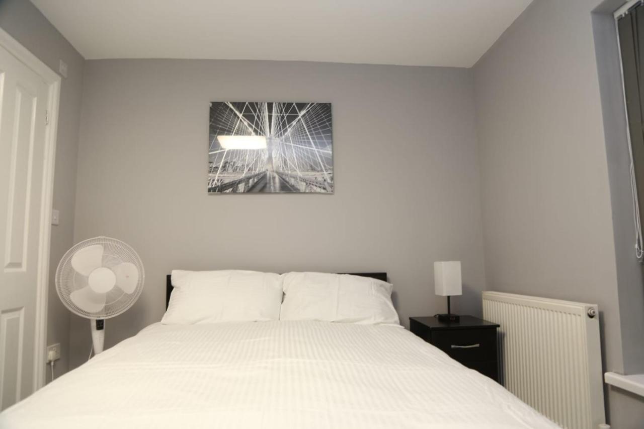 Holiday home Budget 4-bed House In Woolwich *