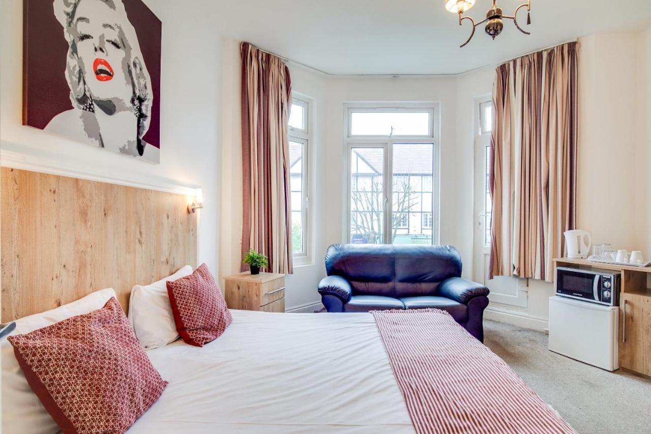 Oyo Tamtam Acton Hotell London
