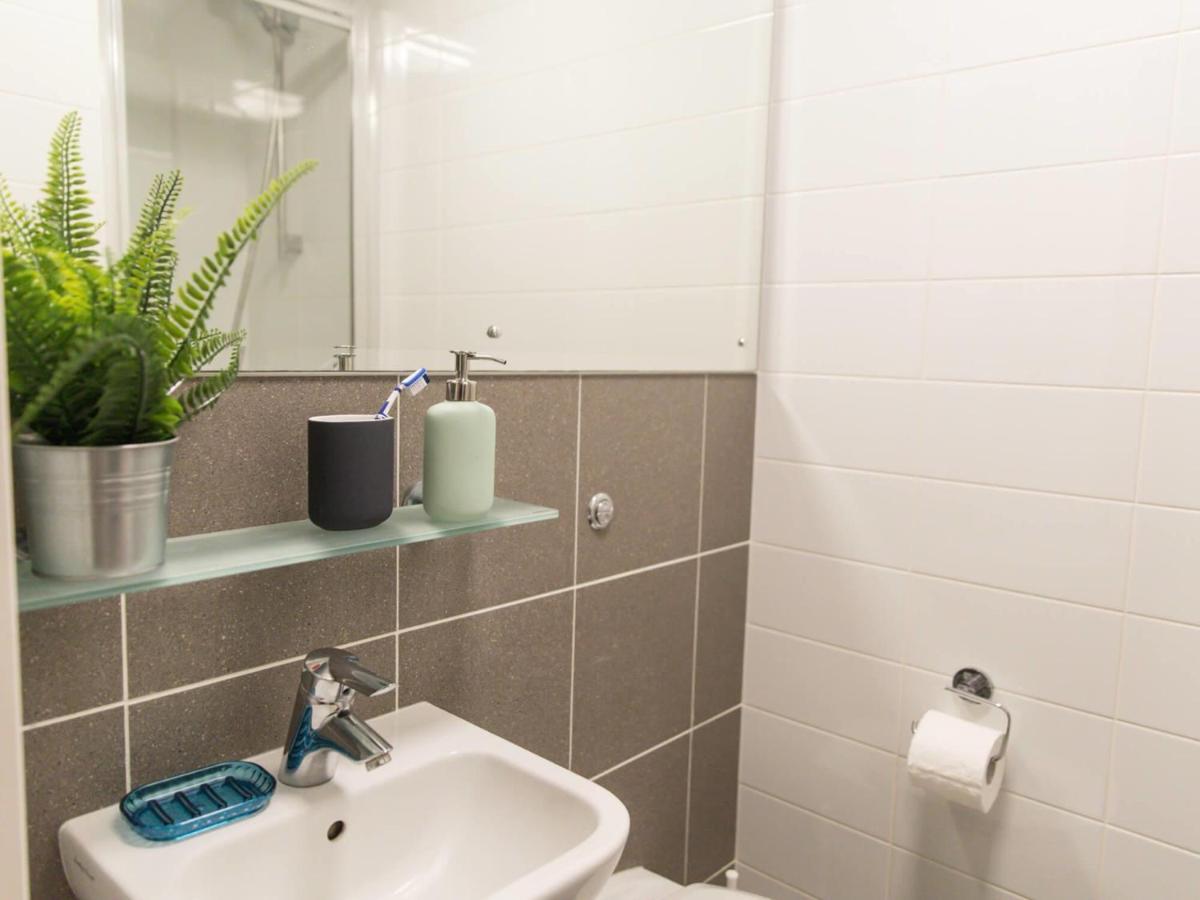 Private Bedrooms And Minutes Away From Wembley Stadium At Sterling Court
