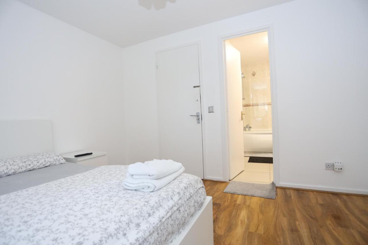 Feriehus Beautiful 3 Beds House West Thamesmead London