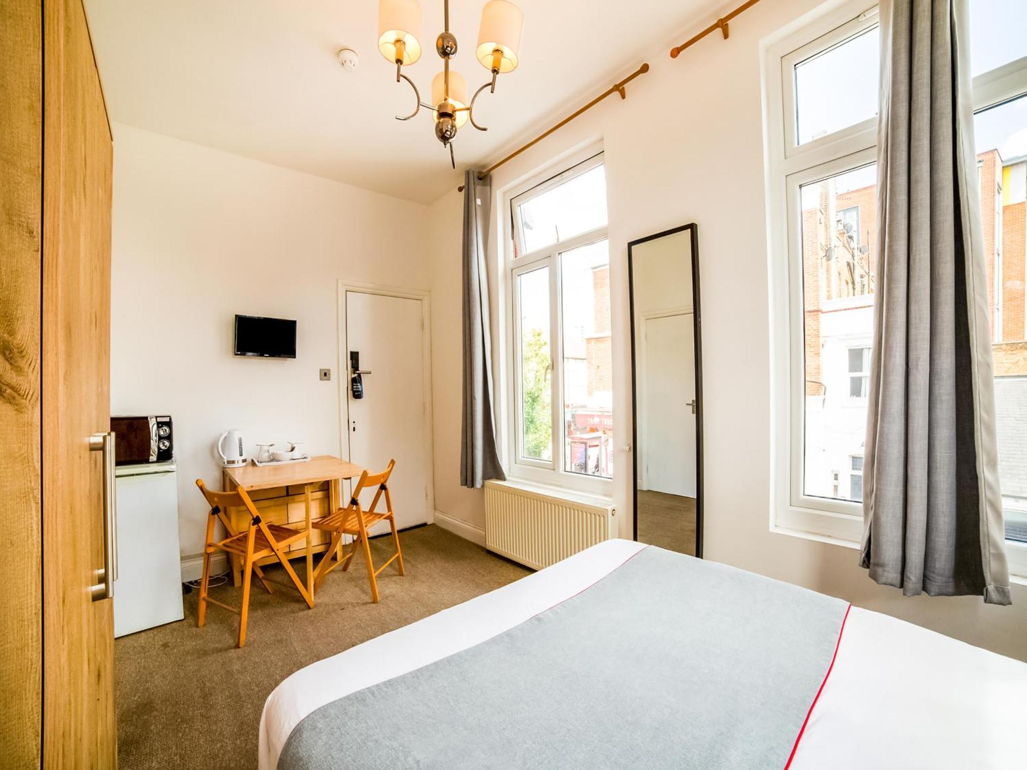 Oyo Tamtam Acton Hotell London