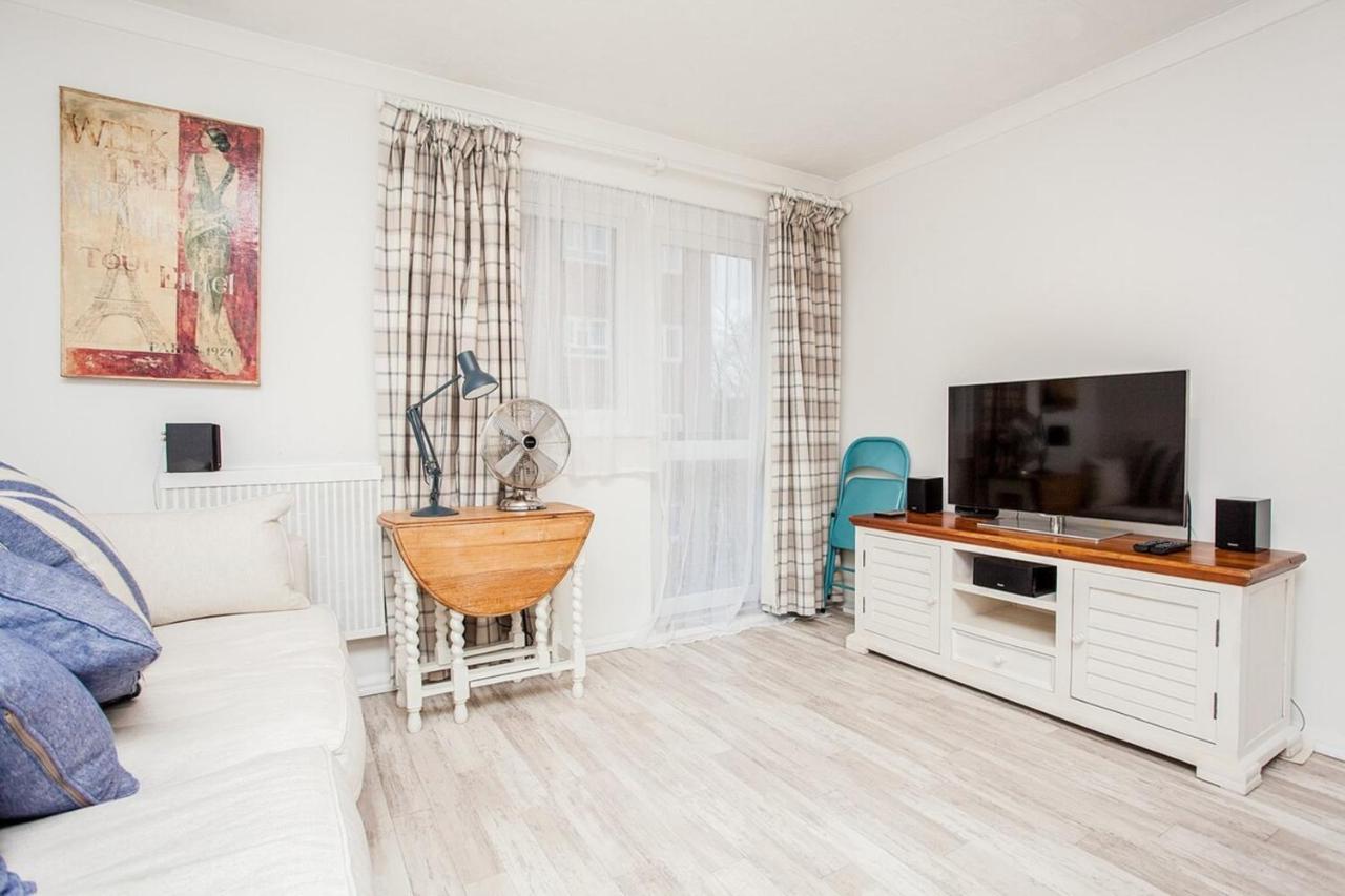 Modern And Spacious 1 Bedroom With Balcony Leilighet London