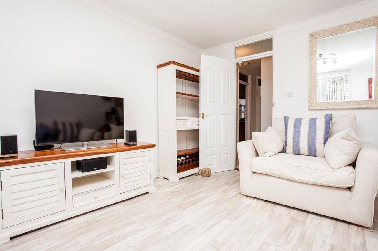 Leilighet Modern And Spacious 1 Bedroom With Balcony London