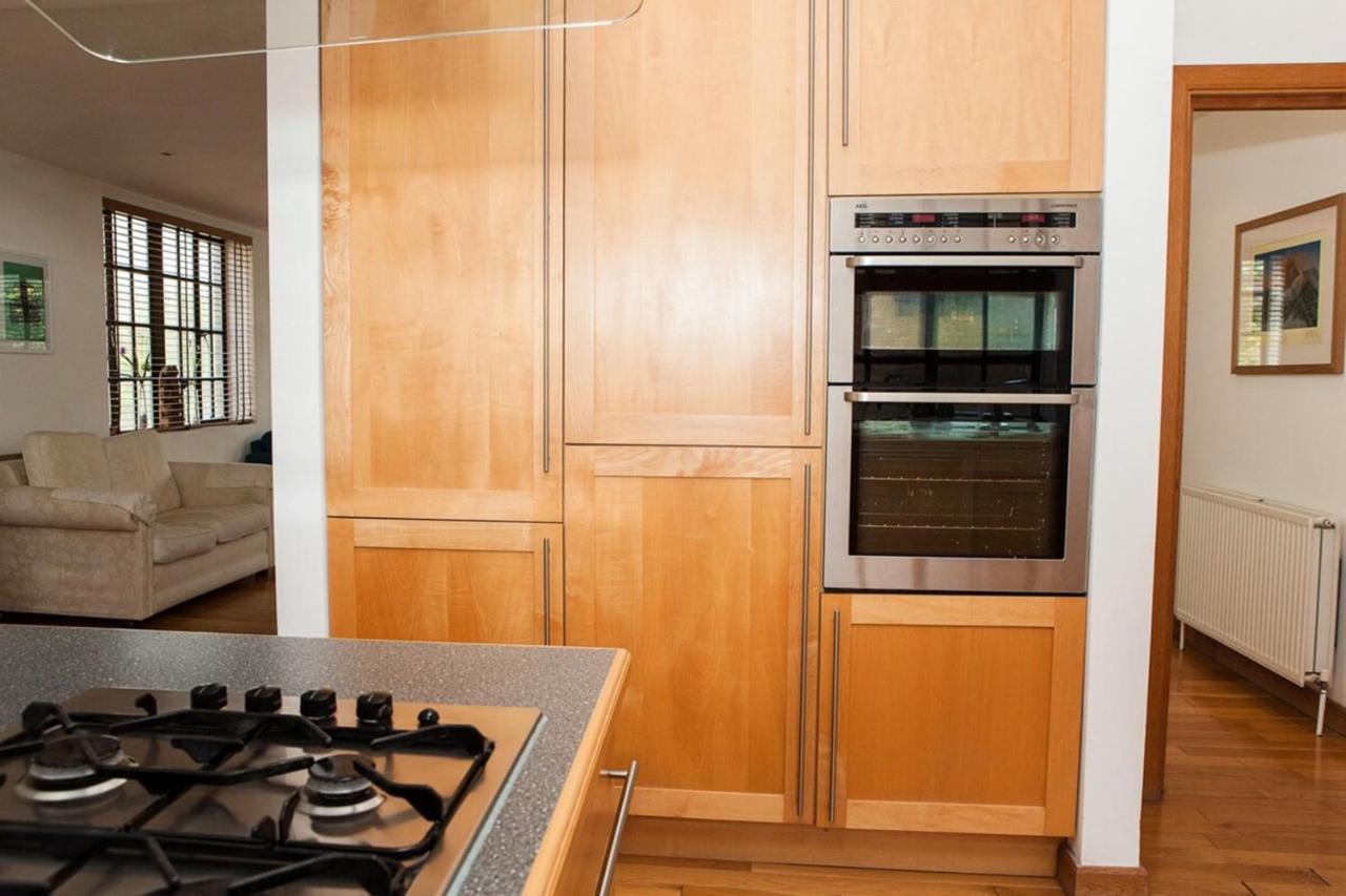 Spectacular 4-bedroom Close To Eye Leilighet *