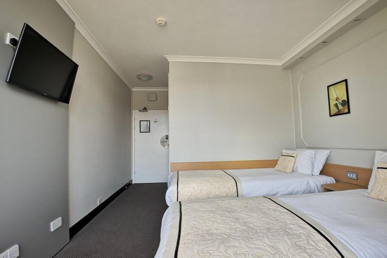 Lancaster Hall Hotell 3*