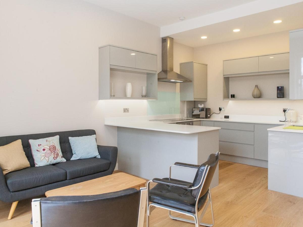 Pass The Keys - Spacious Flat With Private Sun Terrace In South East * London