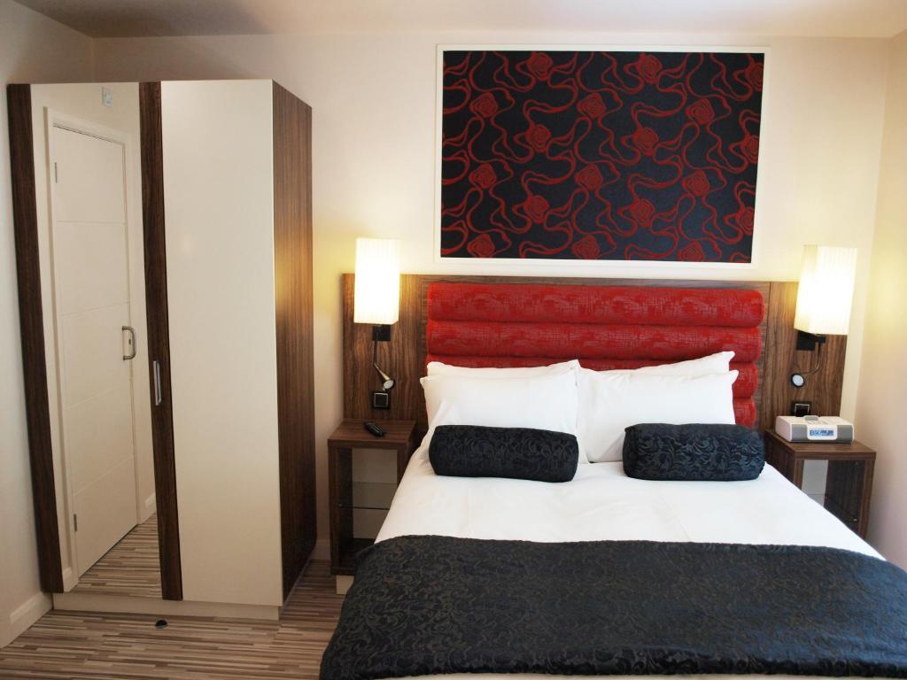 Hotel Simply & 4*