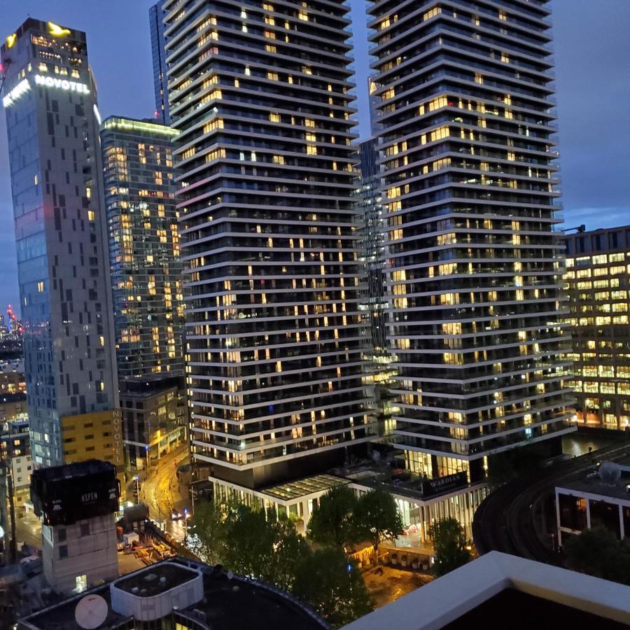 Captivating 2-bed In Canary Wharf Londen