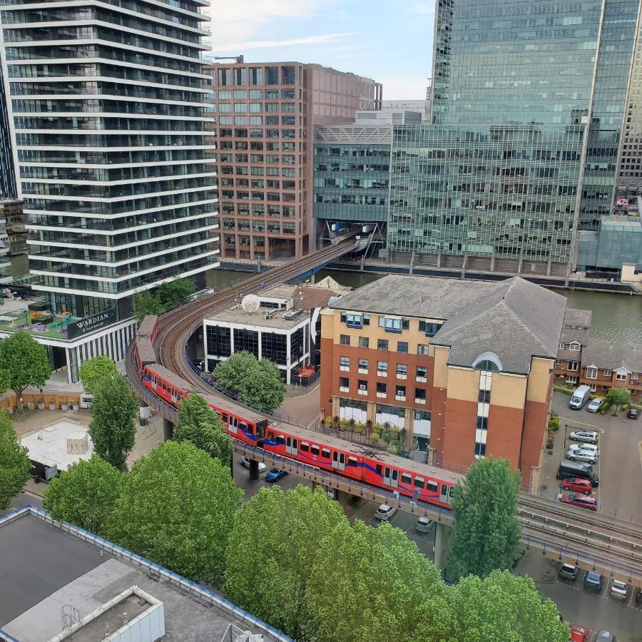 Captivating 2-bed In Canary Wharf Londen
