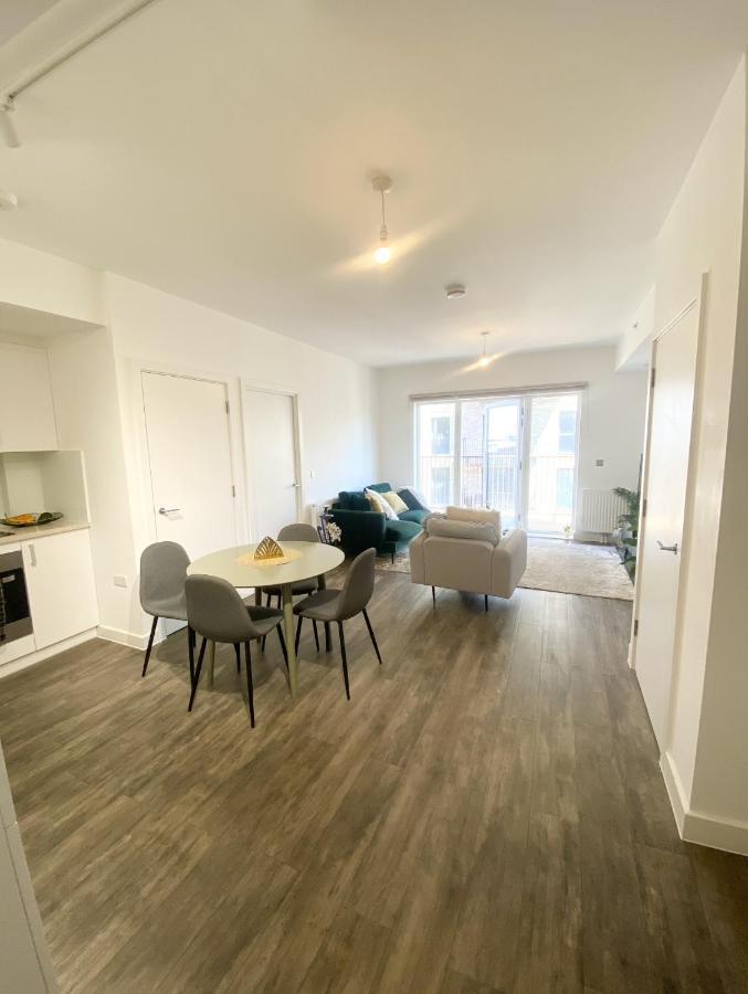 Air Airport 2 Bedroom Privat overnatting London
