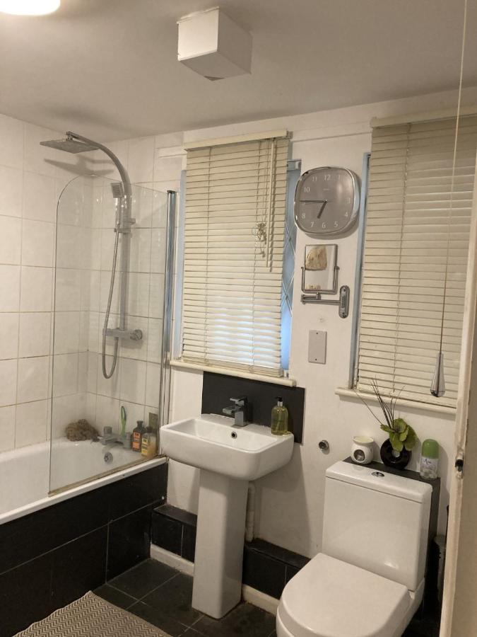 Stunning Ground Floor Garden - Entire Apartment, Centrally Located, With Free Off Road Parking By Flat & Wiffi, Beautifully Secluded, 3 Mins From Amenities Appartement *