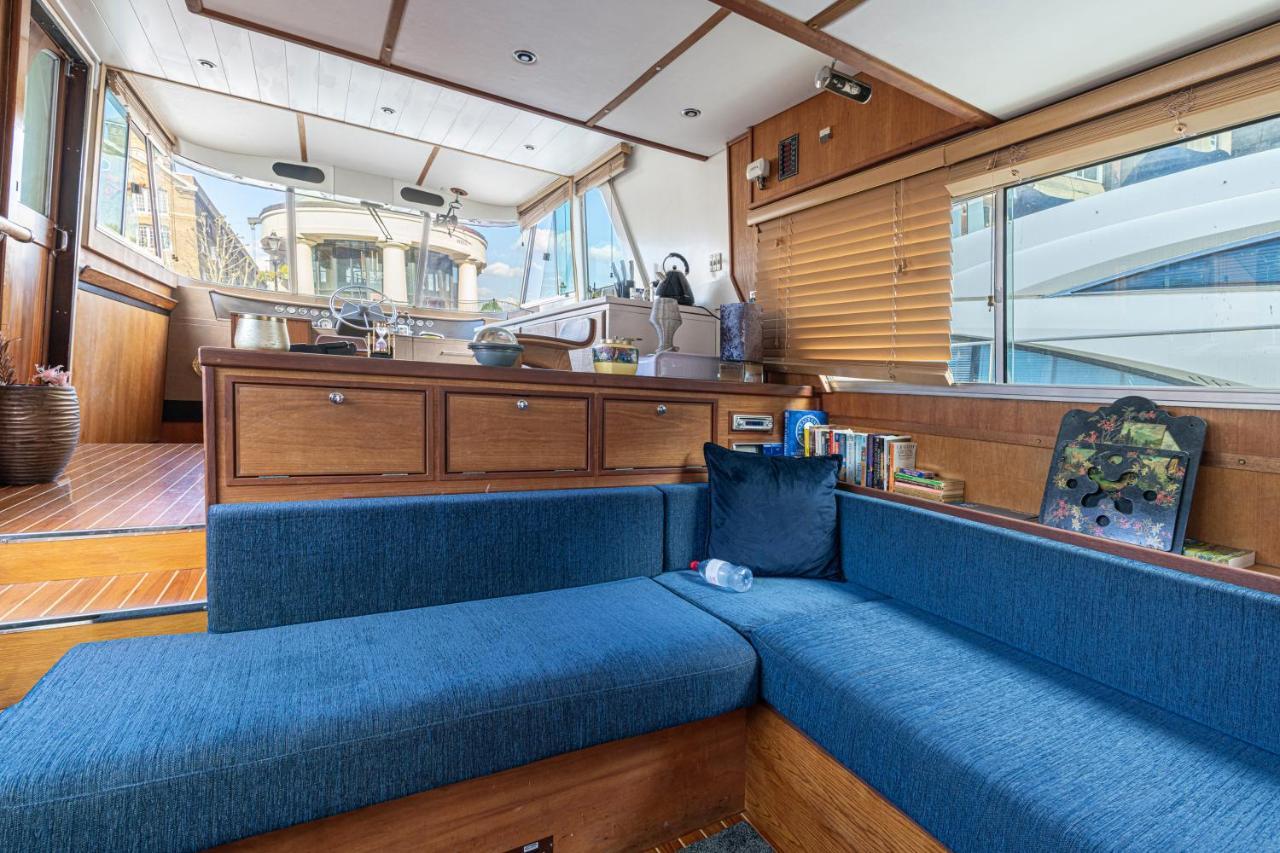 Apartment Rustic 2-bed Houseboat On The River Thames, In East