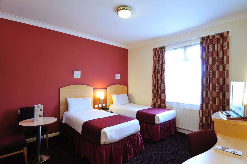 Comfort Harrow Hotel 3*