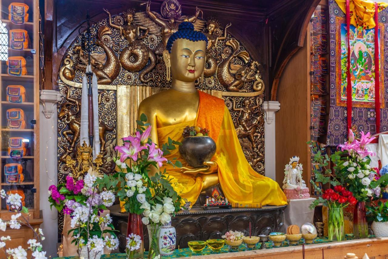 Lotus Guesthouse In Jamyang Buddhist Center Guest house