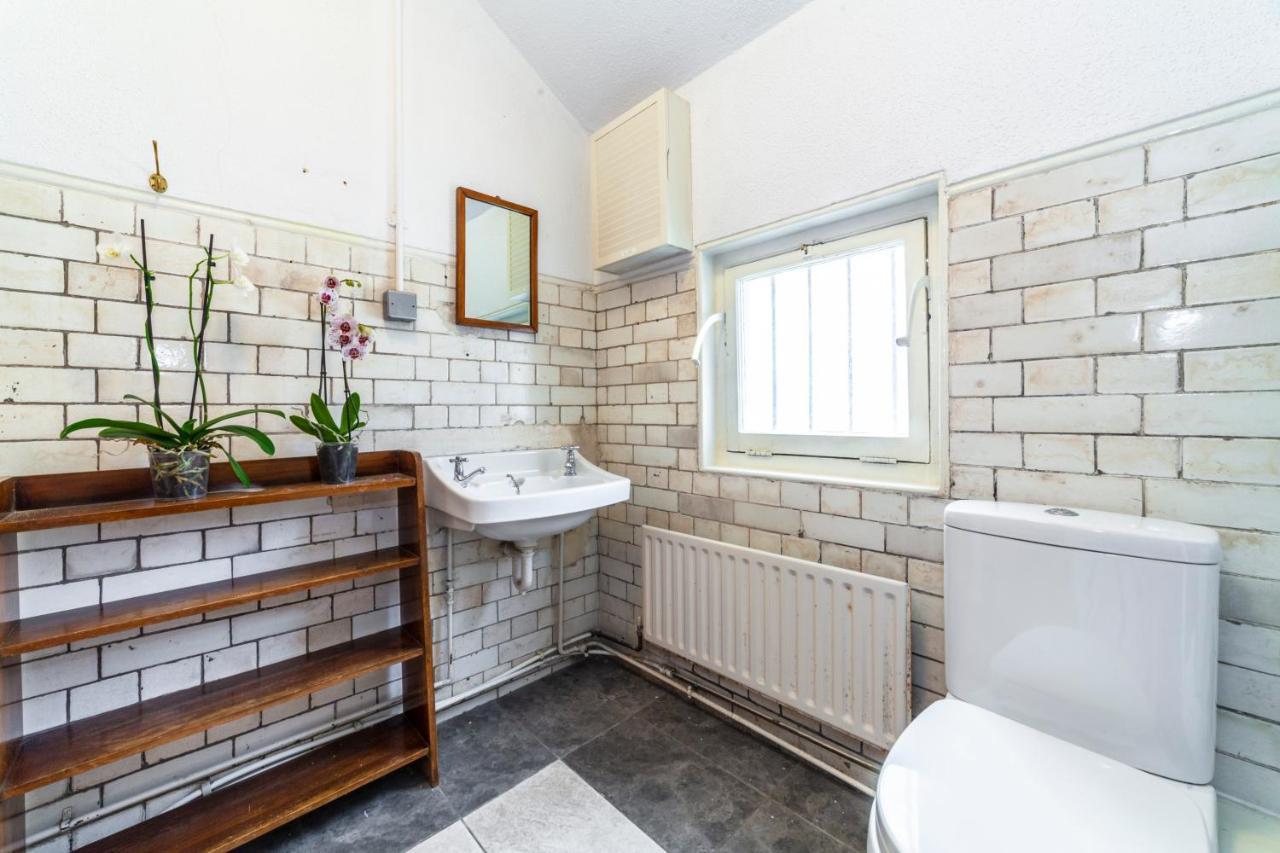 Lotus Guesthouse In Jamyang Buddhist Center London