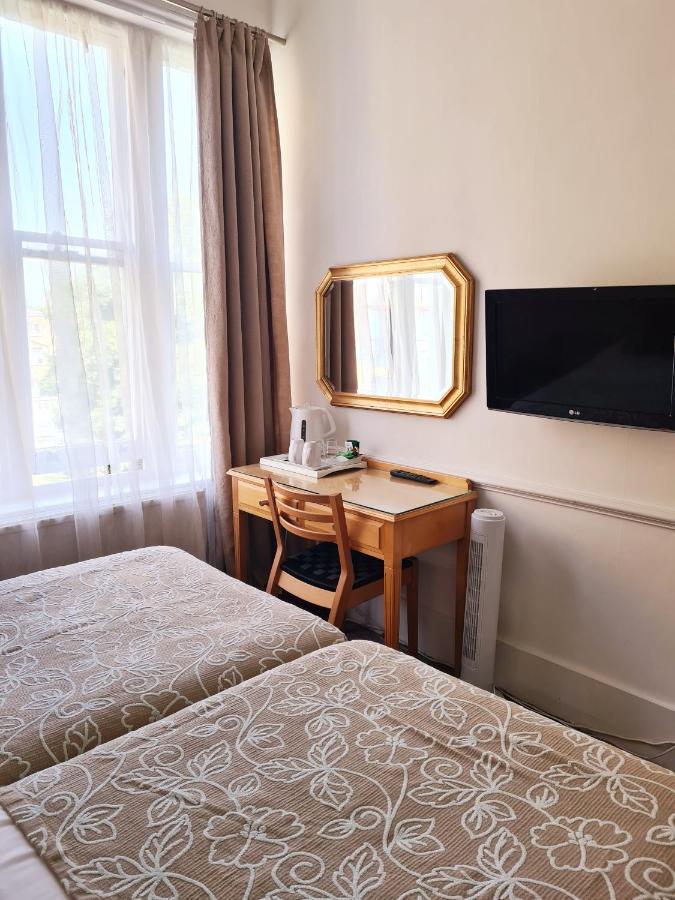 Rushmore Hotel 3*