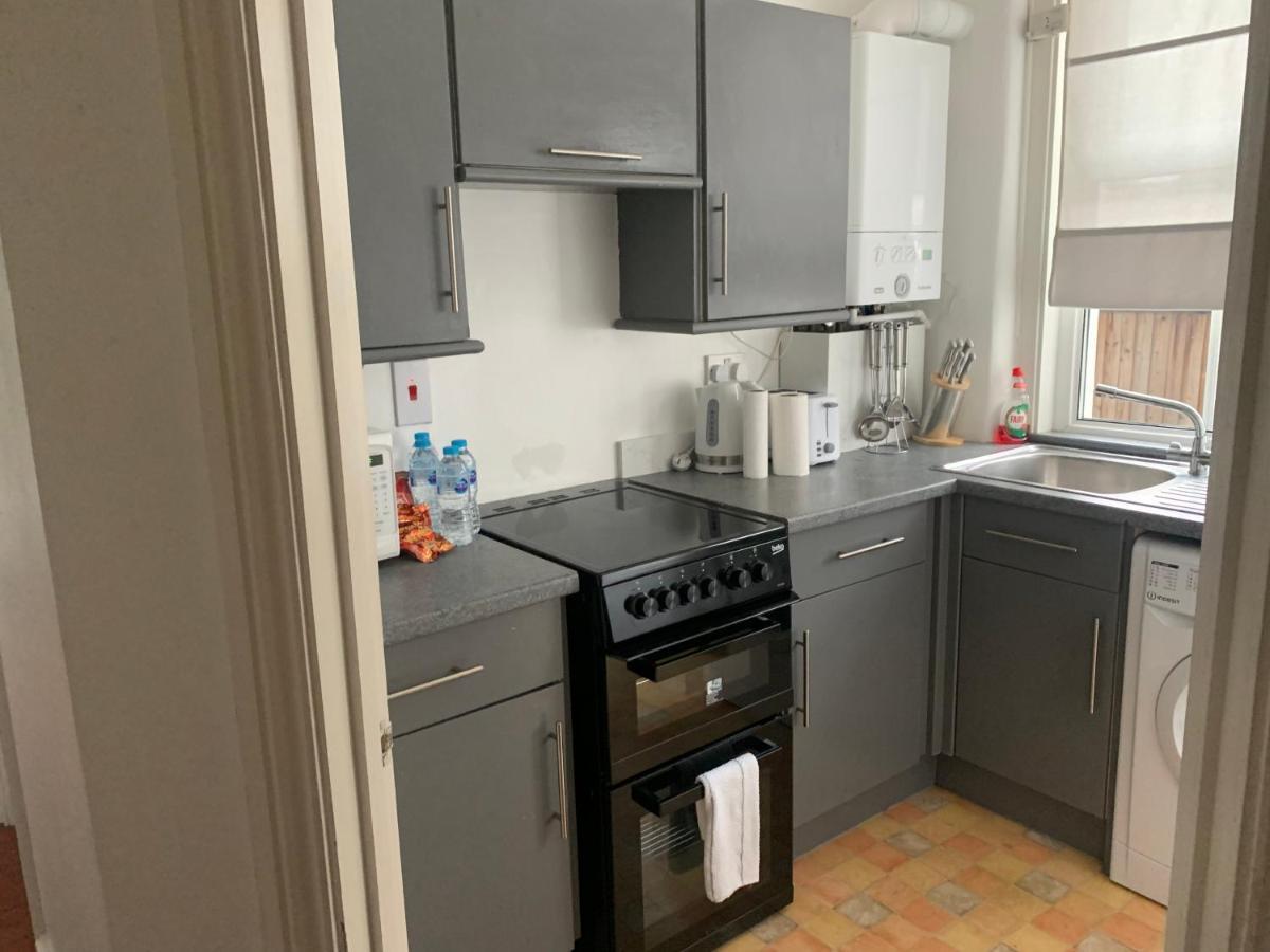 Unique 2 Bedroom In London/ Excel / Olympic Close To Line Tube Station With Gated Parking Space * Londen