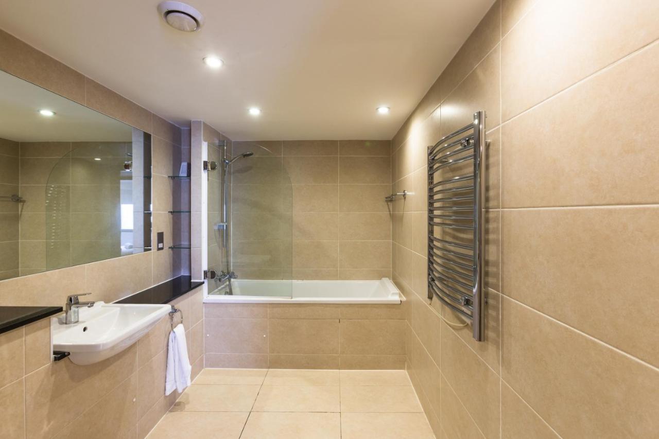 Modern 2 Bed 2 Bath With Outdoor Space Hyde Park Leilighet *