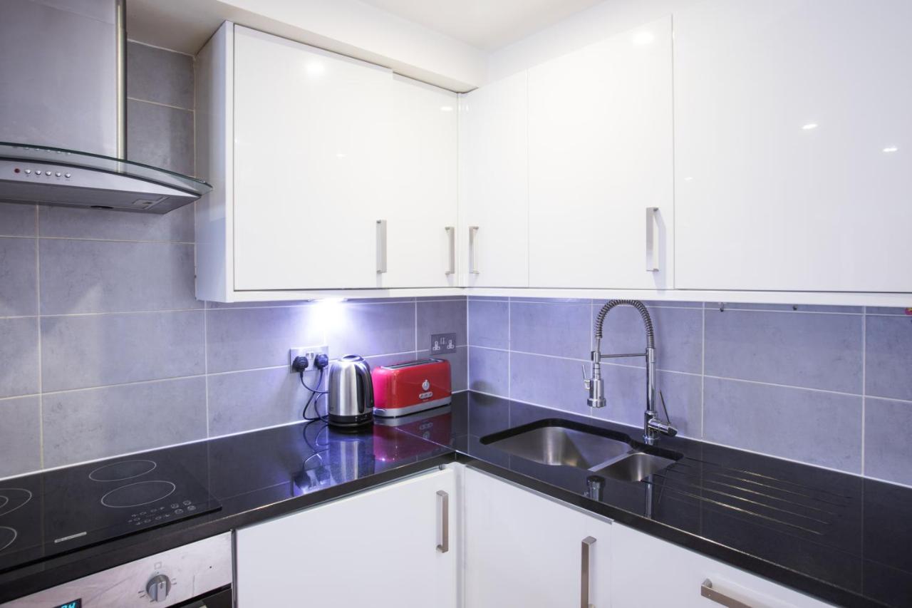 Modern 2 Bed 2 Bath With Outdoor Space Hyde Park Leilighet