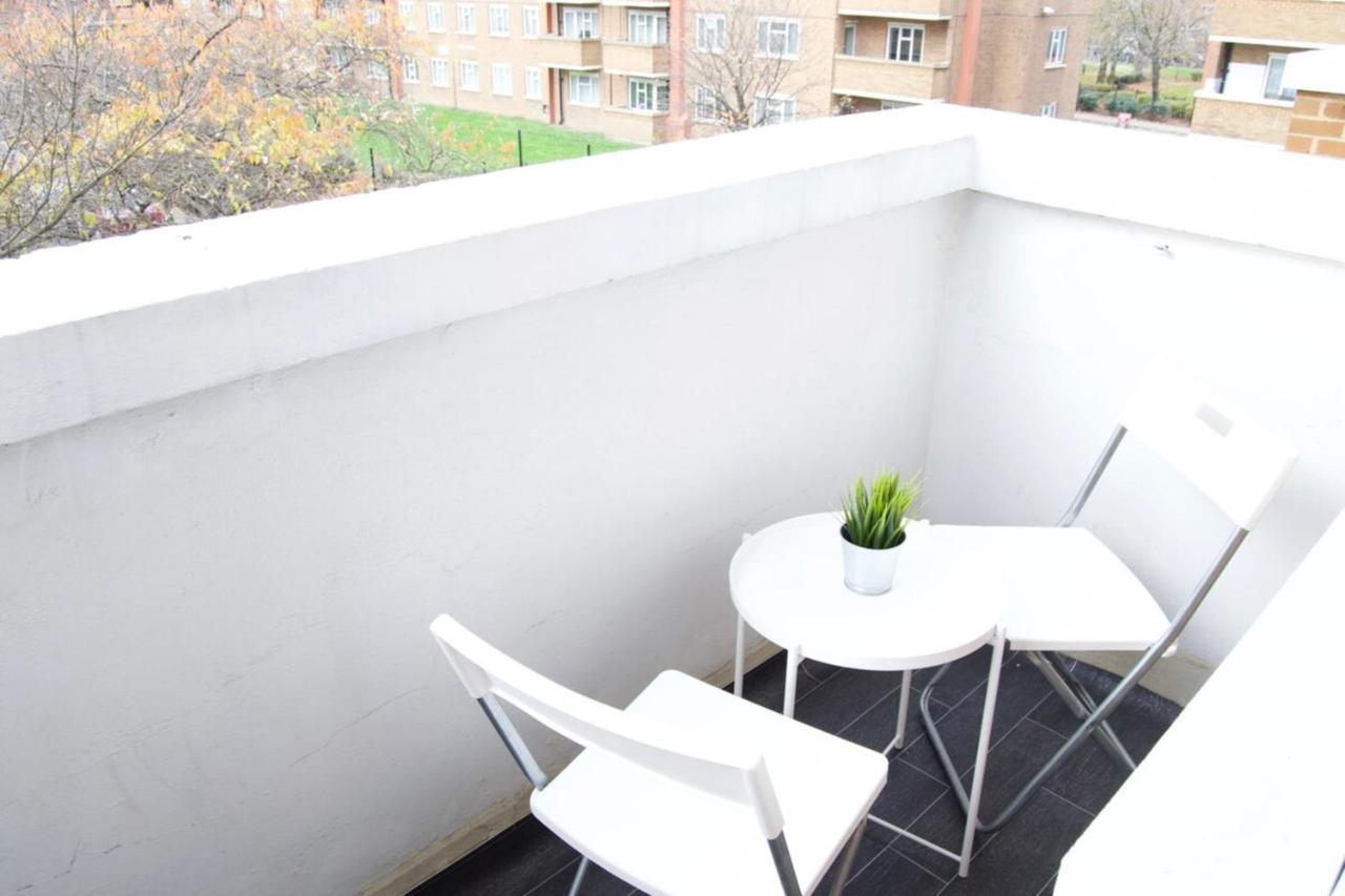 Modern 1 Bedroom In Shadwell With Balcony Leilighet London