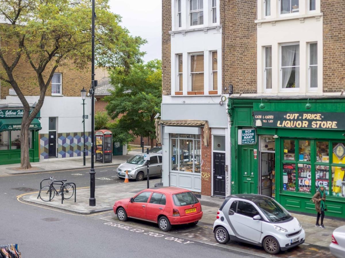 Pass The Keys Split-floors Antique In Portobello Road Londen