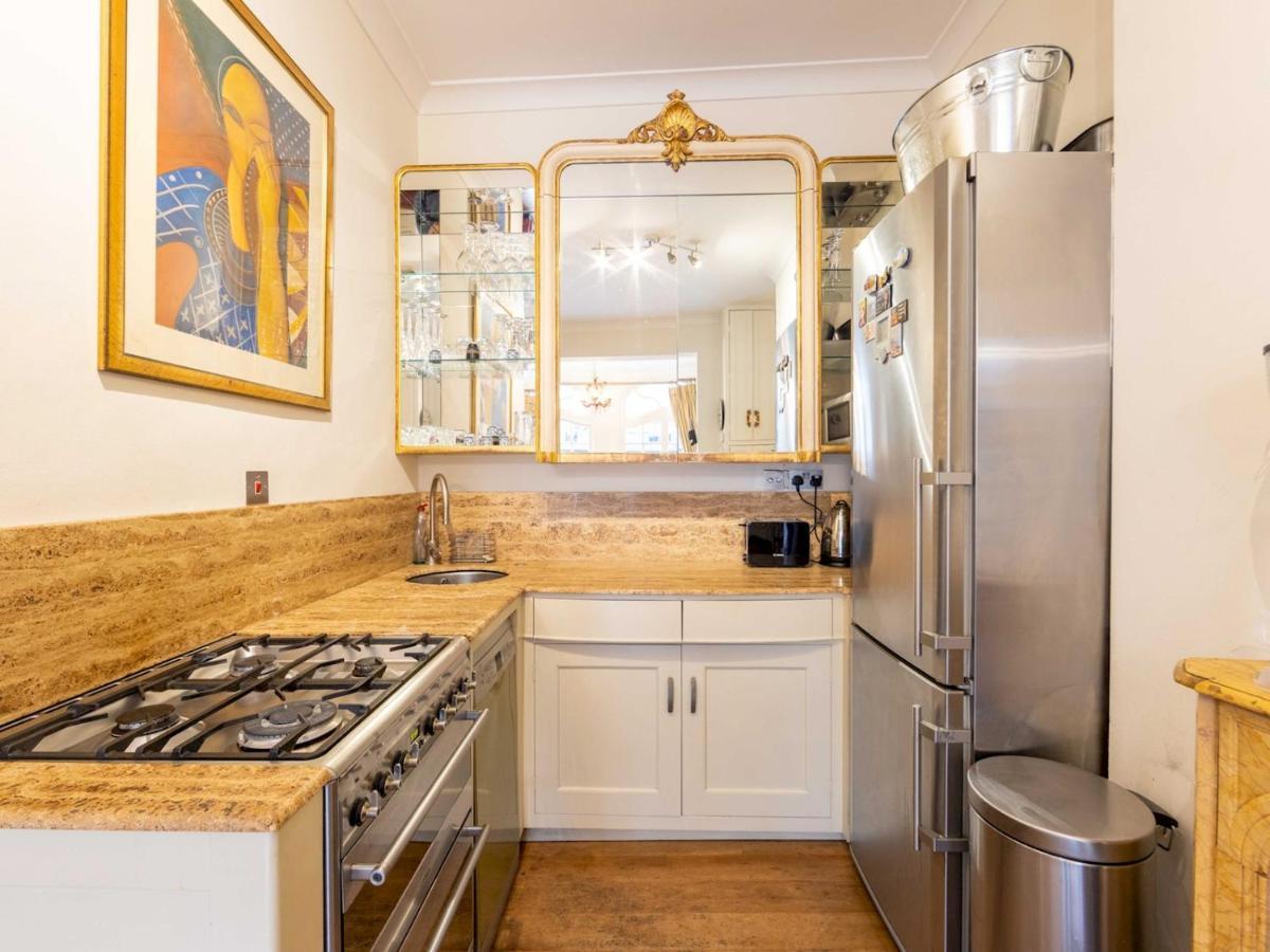 Pass The Keys Split-floors Antique In Portobello Road Appartement Londen