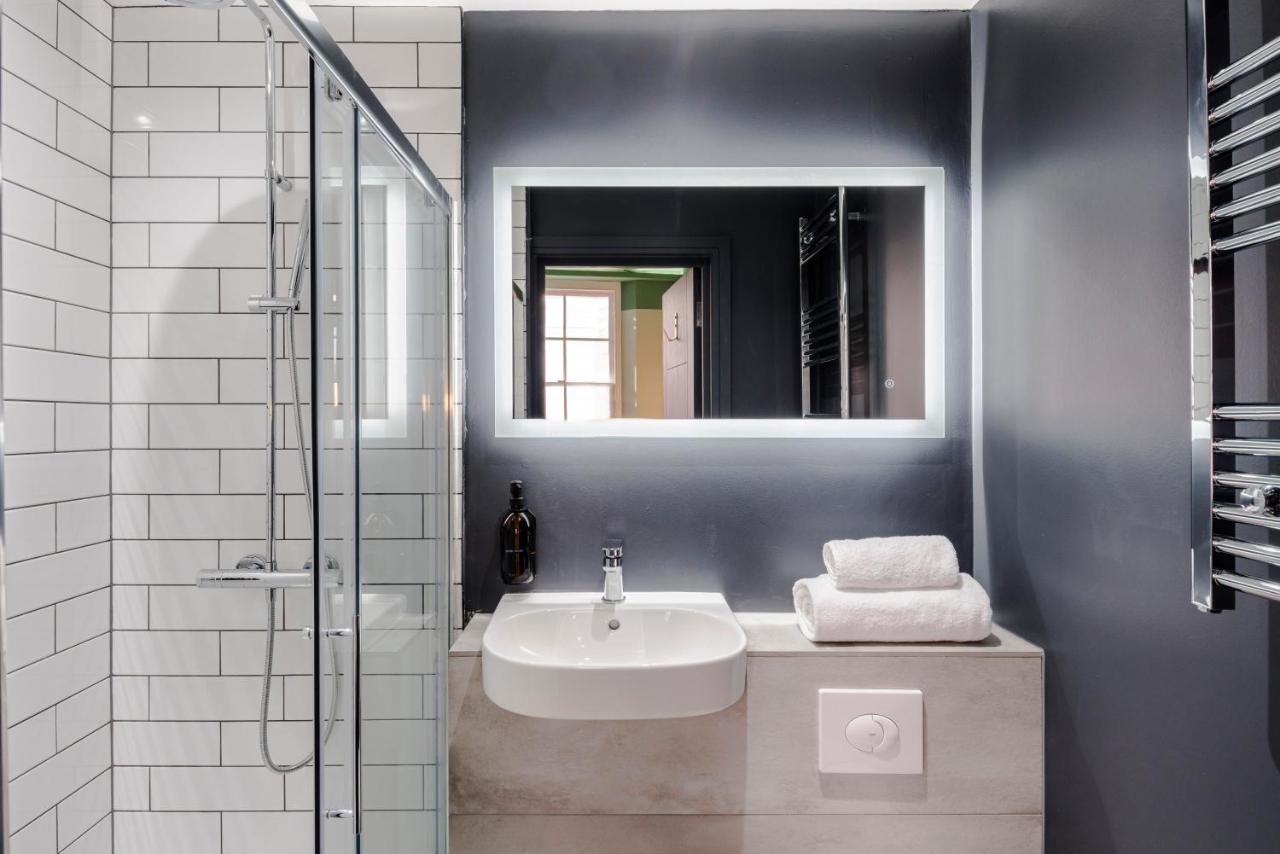 Your I Brixton Apartment London