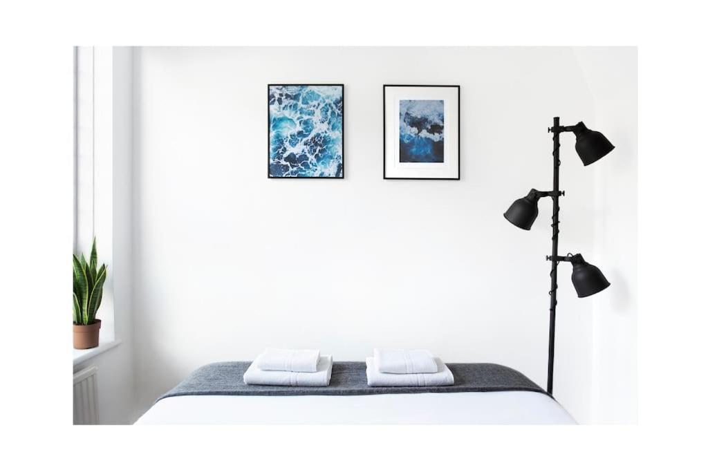 Specious 2 Bedroom Flat - Zone 1 Apartment *
