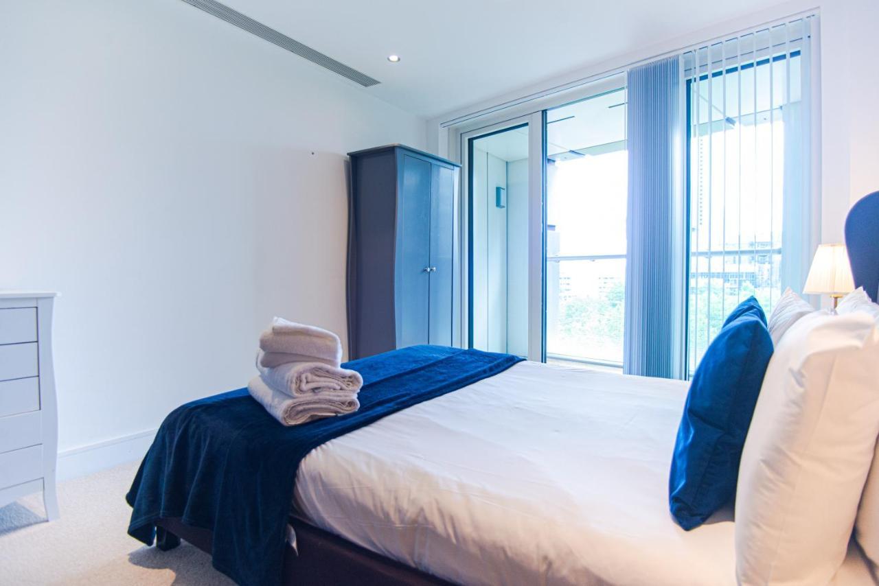 Stunning 1-bed In Lincoln Plaza Apartment London