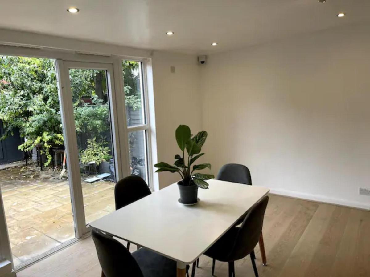Ferienhaus Modern 5 Bedroom Family House - 18 Mins To Station