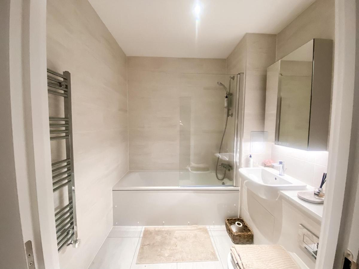 Luxury - 1 Min From Station