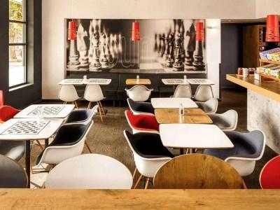 Ibis Stratford 3*