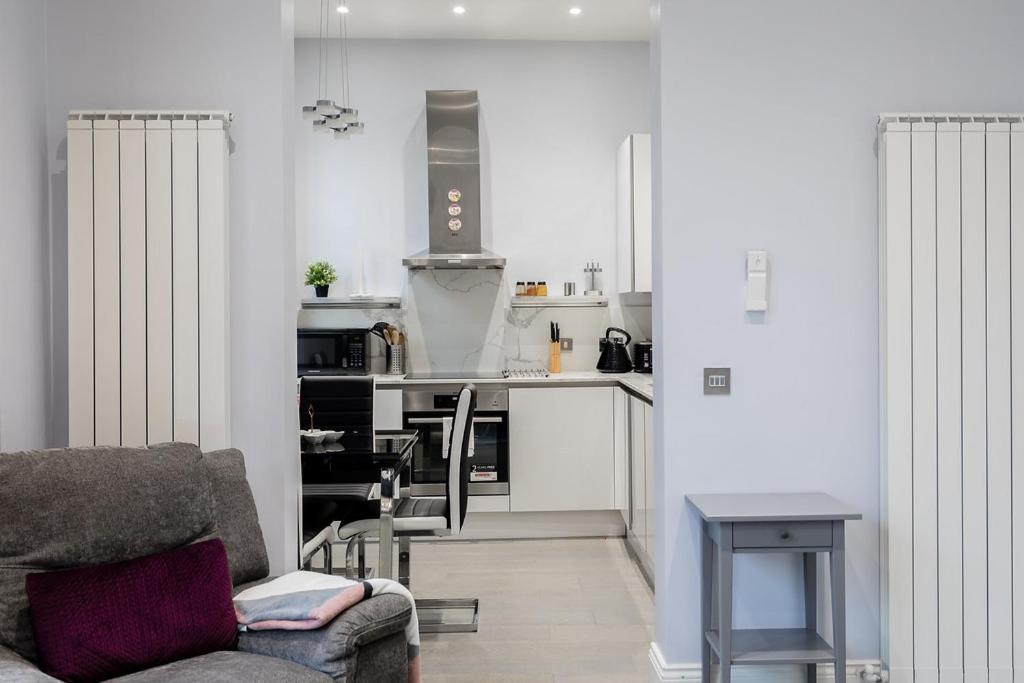 Apartment Carlton Vale London