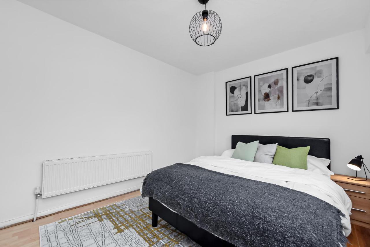 Apartment Stylish Excel 3 Bedroom Flat London